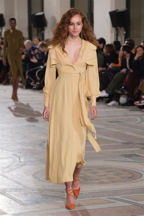The Complete Jacquemus Fall 2018 Ready To Wear Fashion Show Now On