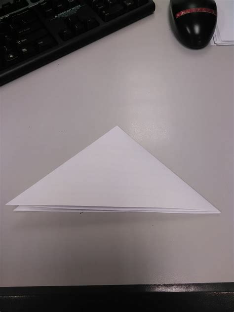Tutorial cara membuat kotak rahasia berbentuk love menggunakan kertas origam dengan mudah dan cepat, selamat mencoba. 2. Guntingkan lebihan kertas. Guna pisau lebih mudah. Bagi ...