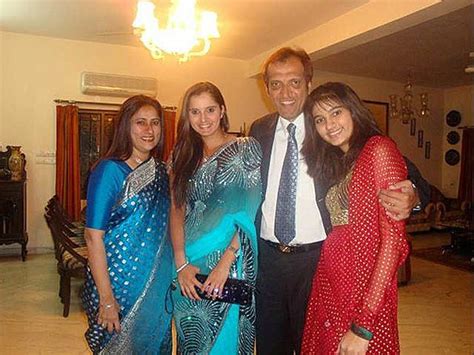 Her father, imran mirza, was a sports journalist and strict muslim. Sania Mirza Family Photos