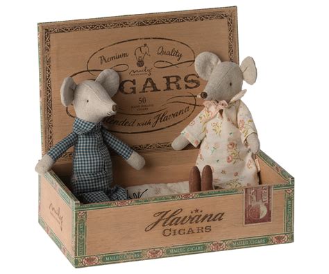 Grandma And Grandpa Mice In Cigarbox Maileg Eu
