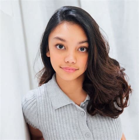 Masa remaja adalah masa yang paling berseri. 9 Potret Cantik Naura Ayu, Idola Remaja Masa Kini