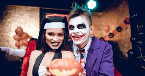 10 Halloween 2018 Party Games For Adults That Are Way More Fun Than