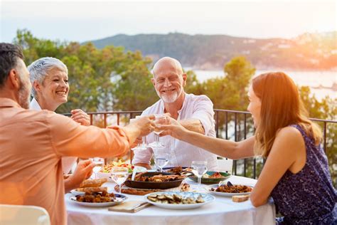 Ways To Enjoy Senior Living Dining Services Regency Oaks
