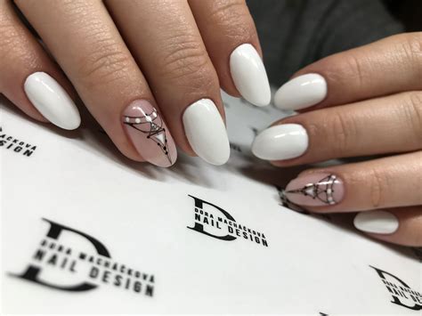 Detailní instruktážní video postupu gelové modeláže nehtů francie s použitím uv gelu a doplňků značky enii nails. Galerie Gelových Nehtů