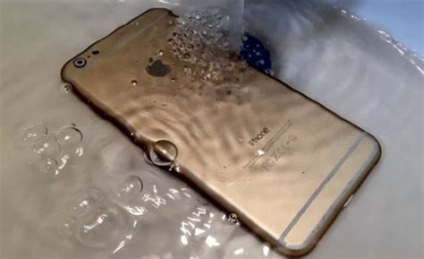 Δείτε πως θα βγάλετε το νερό από το Iphone σας χωρίς να το ανοίξετε