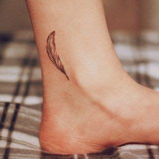 Tatuaggi Caviglia Splendide Idee Feather Tattoo Ankle Ankle Tattoo Designs Ankle Tattoo