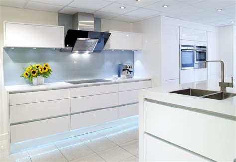 The unconventional rounded sink counter provides you with more work space and gives the. White gloss kitchen, White modern kitchen, Kitchen design