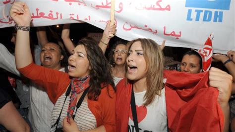 Video Tunisie Les Femmes Manifestent Contre Les Islamistes Au Pouvoir