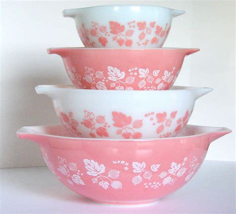 Pyrex Pink Gooseberry Cinderella Bowls Vintage Mixing Nesting Bowl Set