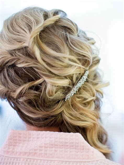 15 Pretty Bridesmaid Hairstyle Ideas
