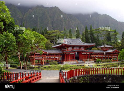 Byodo In Buddhist Temple Located In The Valley Of Temples Oahu Stock
