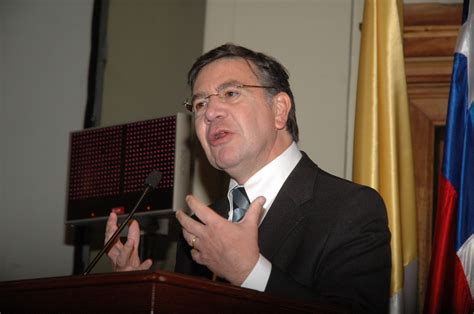 Fue subsecretario de interior en la dictadura militar de augusto pinochet y, durante la transición a la democracia, fue senador de la república por dos periodos entre 1998 y 2014. Joaquín Lavín