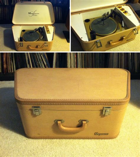 Unique Magnavox Suitcase Style Record Player In The Form Of An Old Make