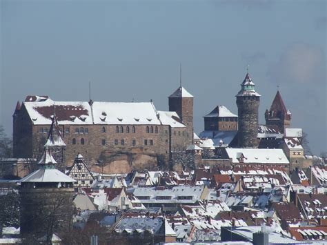 Blick über die nürnberger altstadt zur kaiserburg. File:Nürnberger Burg im Winter von SüdWest.JPG - Wikimedia ...