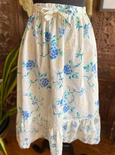 Rare Vintage 70s Off White Skirt With Flowers And But Gem