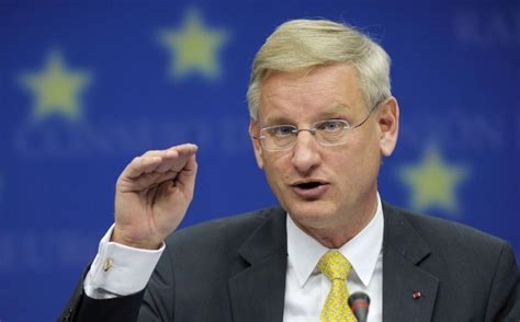 Even though blogs are getting more and more common among politicians, they are still relatively uncommon. Carl Bildt sipa paljbu po Hrvatskoj iz raskošne vile na ...