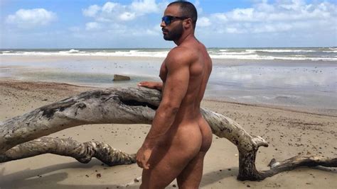 Rearview Naked Stud On The Beach Gallery Of Men