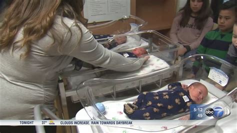 Joliet Mother Gives Birth To Triplets After Having Twins Abc7 Chicago