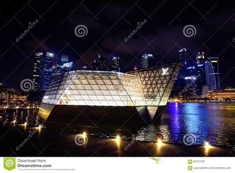 singapur in der ufergegend bis zum nacht redaktionelles stockfotografie bild von architektur