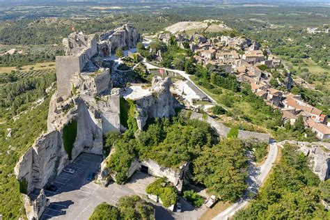 Le Luberon Et Les Baux De Provence Vue Du Ciel Wingly