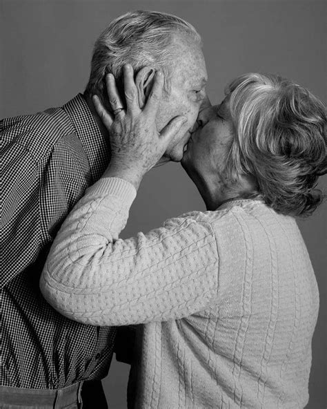 10 Photos That Will Have You Believing In Everlasting Love In 2022 Old Couple In Love Old