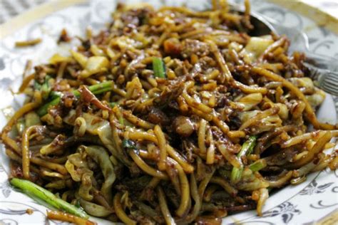 This recipe is based on how the indian muslims cooked in malaysia. Mee Goreng Mamak
