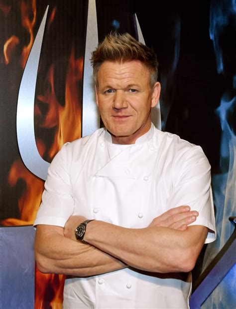 With an injury prematurely putting an end to any hopes of a promising career in football, he went back to college to complete a course in hotel management. Gordon Ramsay: So lebt der Starkoch privat