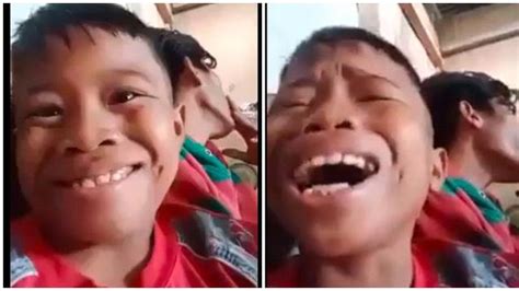 Anak Kecil Nyanyi Di Pukul Adiknya Viral