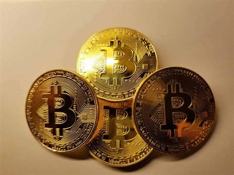 El nuevo bitcoin será el doble de escaso. Bitcoin mantiene una tendencia alcista frente al oro pese a que el metal precioso vive un ...