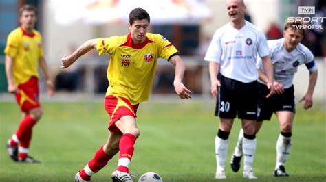 .21 robert lewandowski 98 card at cheap price, check out the details of 98 robert lewandowski in fut 21, find the best squad builder with 98 robert lewandowski. Robert Lewandowski i jego czas w Zniczu Pruszków. "Chłopak ...