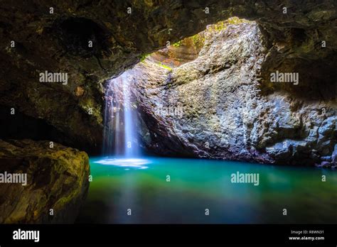 Waterfall Cave Stock Photo Alamy