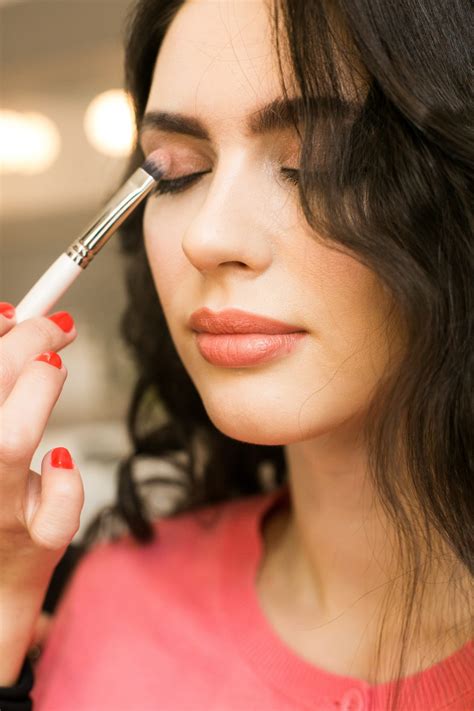 5 Reasons to Become a Makeup Artist | Makeup Artist Careers | Makeup ...