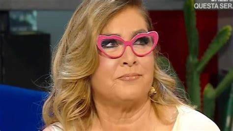 Romina Power In Costume è Veramente Pazzesca Monokini Nero E Attillatissimo Youbee Magazine