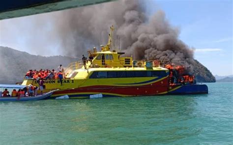Dari penang, wisatawan dapat menggunakan kapal ferry ke langkawi dengan harga tiket mulai rp269.821 per orang. Feri dari Langkawi terbakar, penumpang terjun ke laut ...