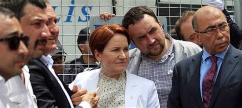 Görüntülerde akşener, sakin ol meral, hadi gidelim diyen kocası tuncer akşener'e çekil, fatih al şu babanı al, karışma bana diye bağırıp fırça atıyor. Akşener'in azarladığı eşi evi terk etti - Takvim