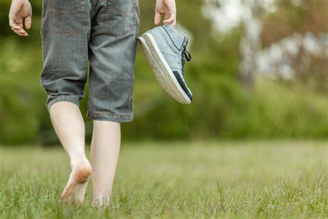 ¿cuáles Son Los Beneficios De Caminar Descalzo Mejor Con Salud