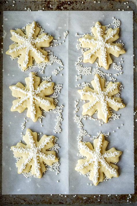 If the icing is too loose, add more powdered sugar. Royal Icing Recipe No Meringue Powder : Meringue Powder ...