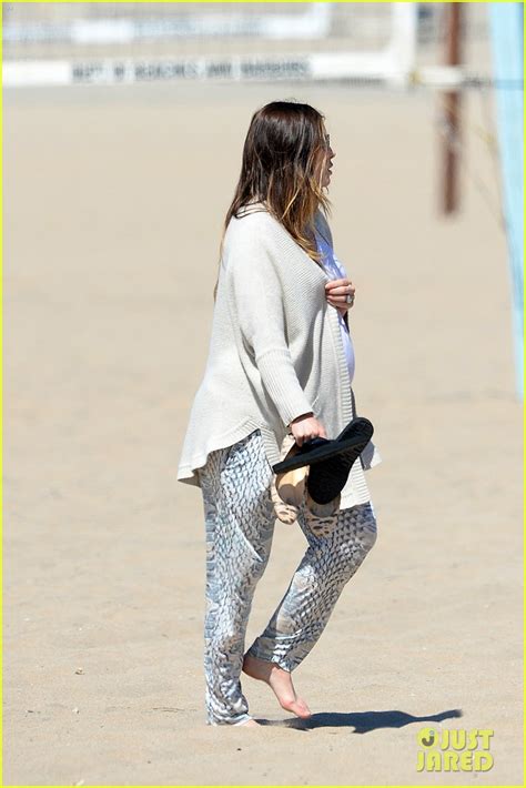 Pregnant Jessica Biel Skips Her Bikini On The Beach Photo 3333912