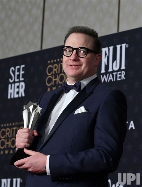 Photo Brendan Fraser Wins Best Actor Award At Critics Choice Awards