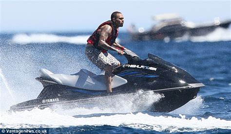 Shirtless Chris Brown Sports Heavier Frame In St Tropez With Friends Daily Mail Online