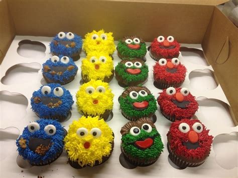 Sesame Street Cake With Cupcakes