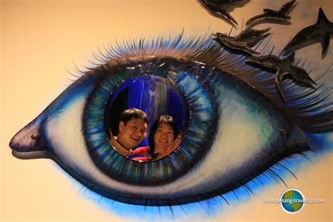 The museum is housed in a restored villa originally built in 1860 that was once the residence of a powerful acehnese pepper merchant. Glass Museum Penang