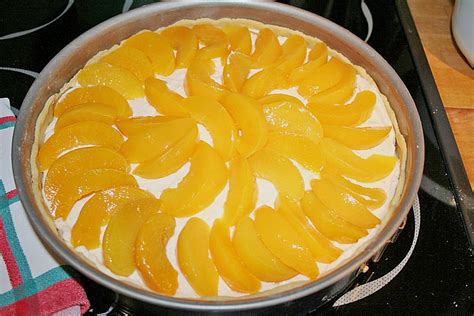 Für den guss das ei mit dem zucker schaumig rühren, den schmand und das puddingpulver unterrühren und anschließend die. Pfirsich - Schmand - Kuchen (Rezept mit Bild) von ...