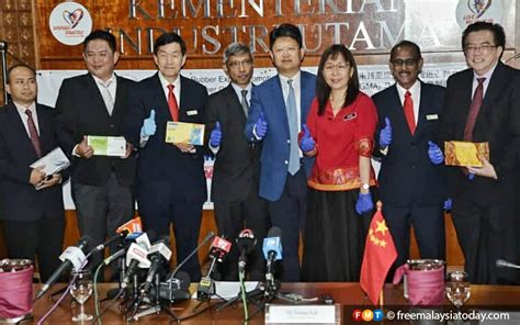 Malaysian citizen and a full time student. Malaysia to send 18 million medical gloves to Wuhan | Free ...