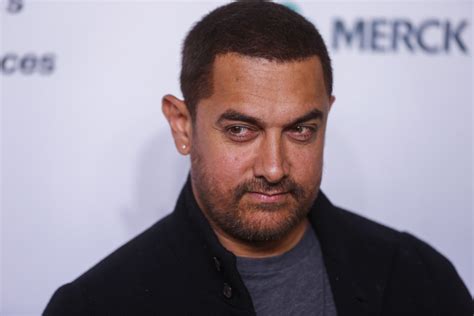Aamir Khans Cheeky Look From Upcoming Movie Secret Superstar