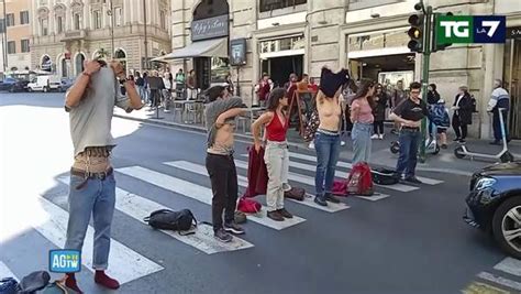 Ultima Generazione A Nudo La Protesta A Roma