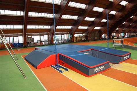 Décathlon (100 m, saut en longueur, poids, saut en hauteur, 400 m, 110m haies, disque, saut à la perche, javelot, 1 500 m). Sautoirs de saut à la perche | Materiel sportif ...