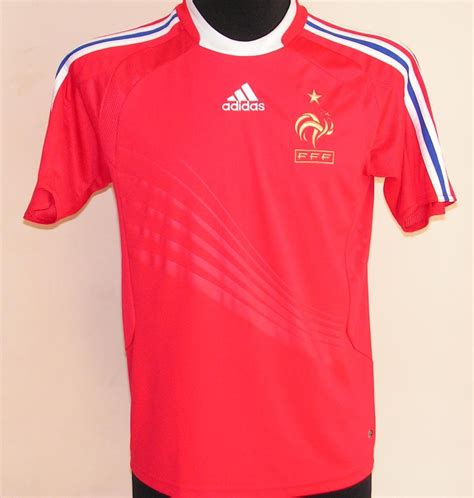 Football is for everyone, from the elite to the everyday athlete. France Away football shirt 2008 - 2009.