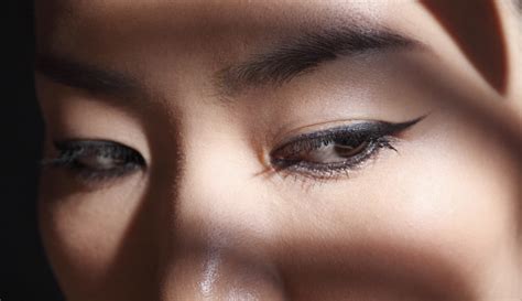 12 Best Eyeliners For Hooded Eyes In 2023 Wellgood