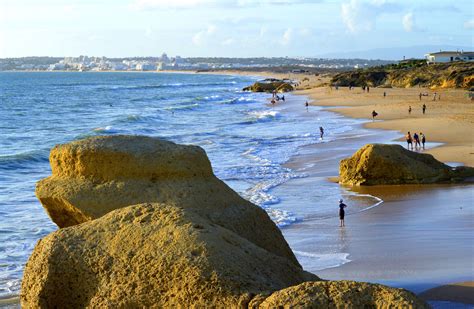 Vídeo em 4k e hd pronto para edição não linear imediata. Praia da Gale - Armação de Pêra | The Algarve Beaches ...